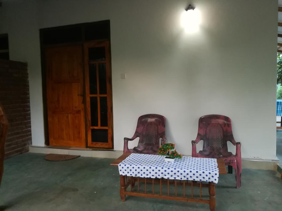 Amaya River Side Homestay Сігірія Екстер'єр фото