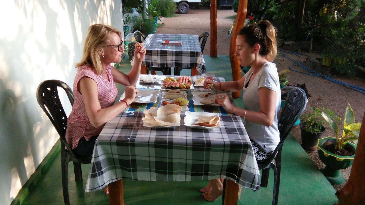 Amaya River Side Homestay Сігірія Екстер'єр фото