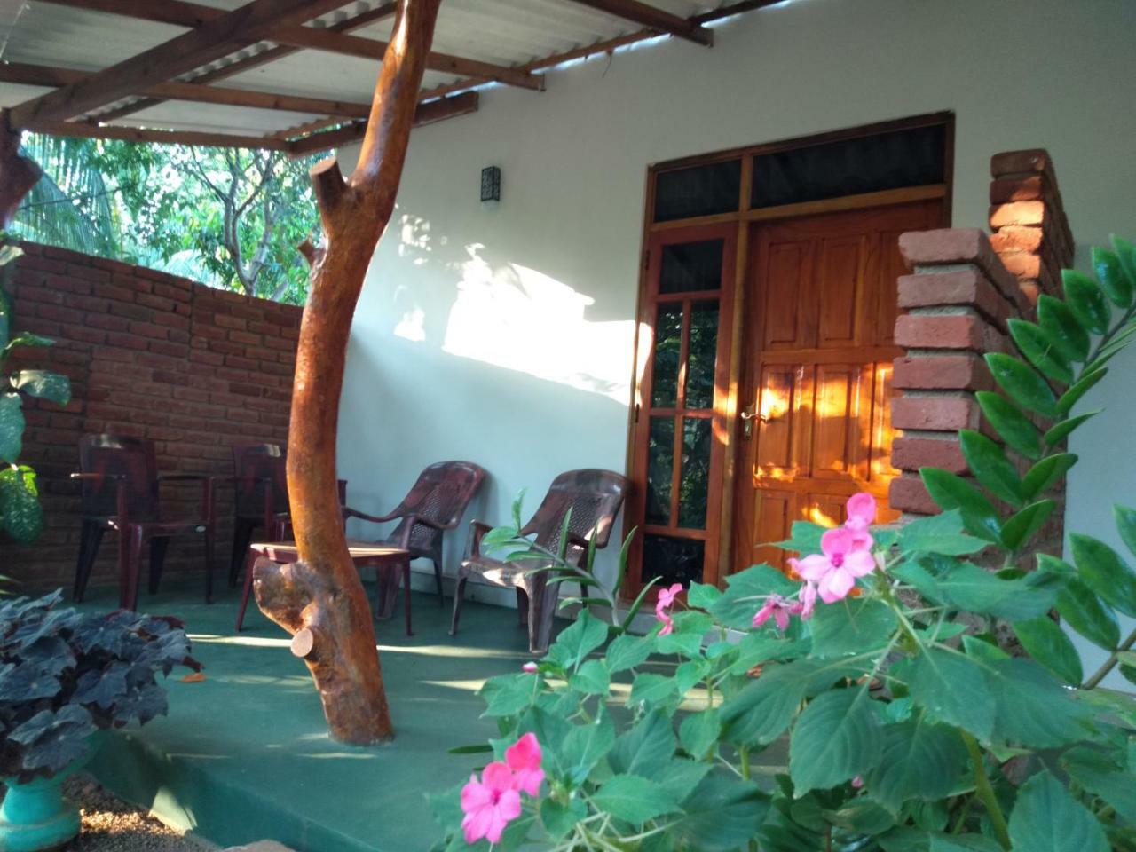Amaya River Side Homestay Сігірія Екстер'єр фото